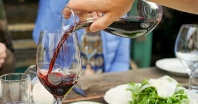 What are the benefits of drinking red wine?