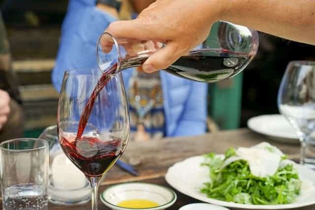 What are the benefits of drinking red wine?